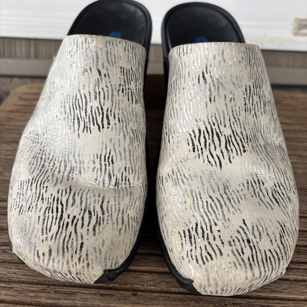 Wolky shoes 5.5/36 comfort walking clogs Ivory with silver stripes Wedge Heel